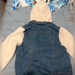Jean jacket with with white fur on it